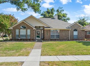 2402 Hedgeway Cir, Garland, TX 75044
