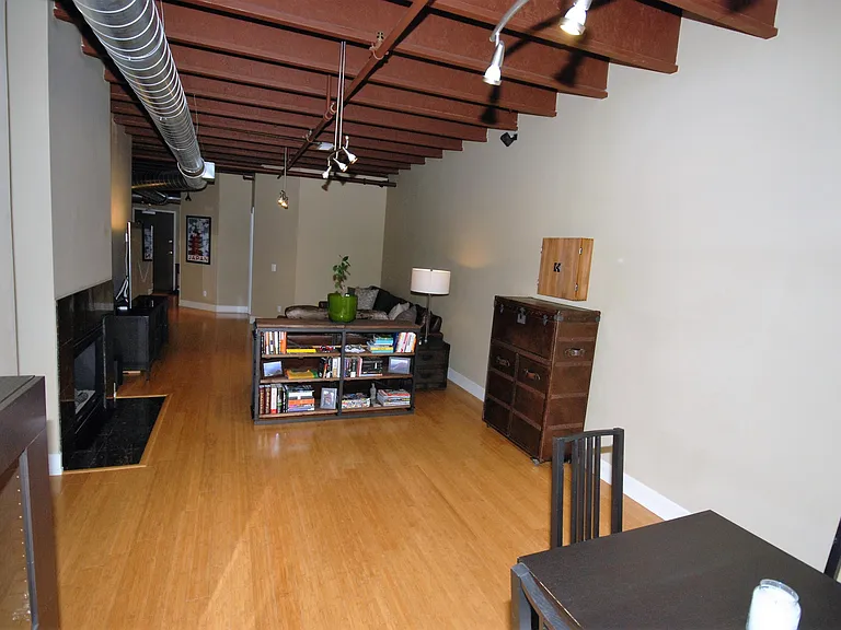 1103 N Main St — Photo 7