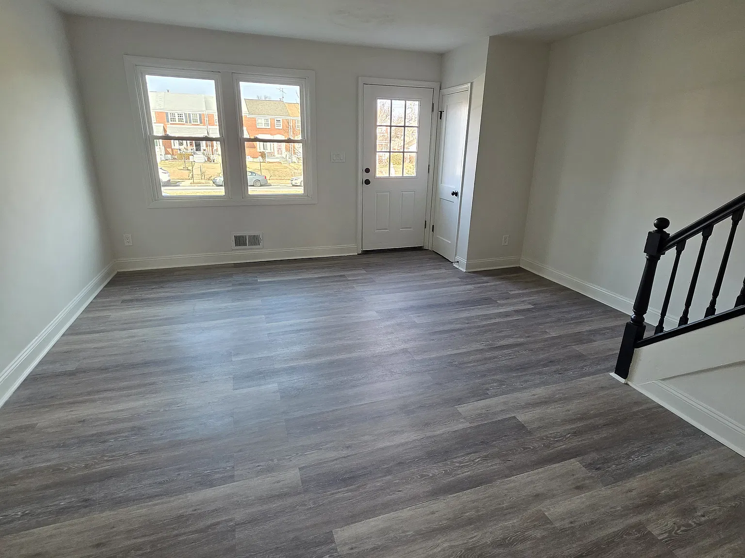 3 bed, 1.5 bath, 1164 sqft, $2,000 — Photo 3