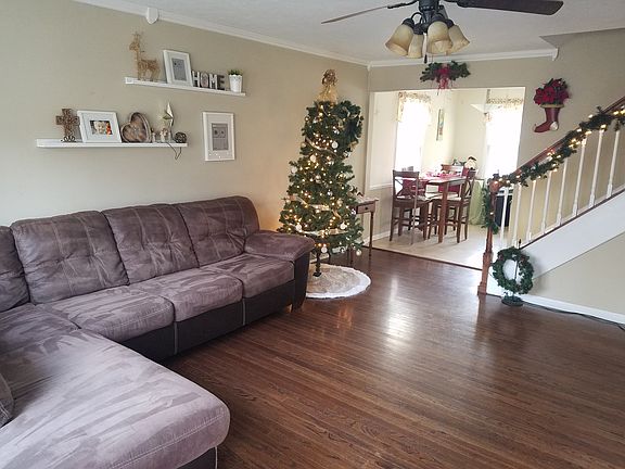 Spacious living room 