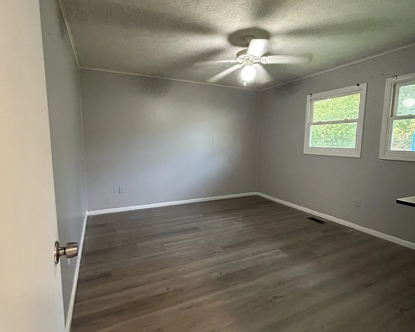 3 bed, 960 sqft, $1,600 — Photo 3