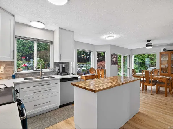 1136 Corcan Rd, Nanaimo, BC V9K 2R6