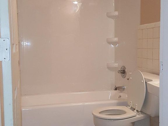 5th image of 171 Thistlewood Ave APT 4