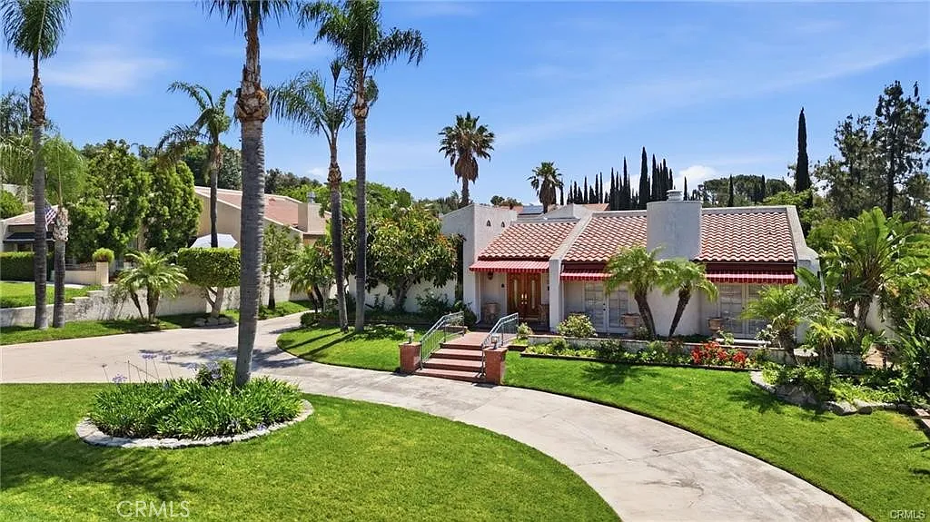 4 bed, 2.5 bath, 3855 sqft, $4,500 — Photo 3
