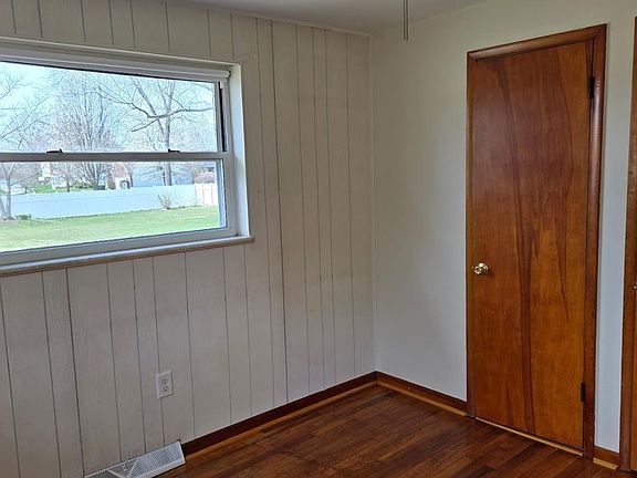 4th image of 4221 Forsythia Dr