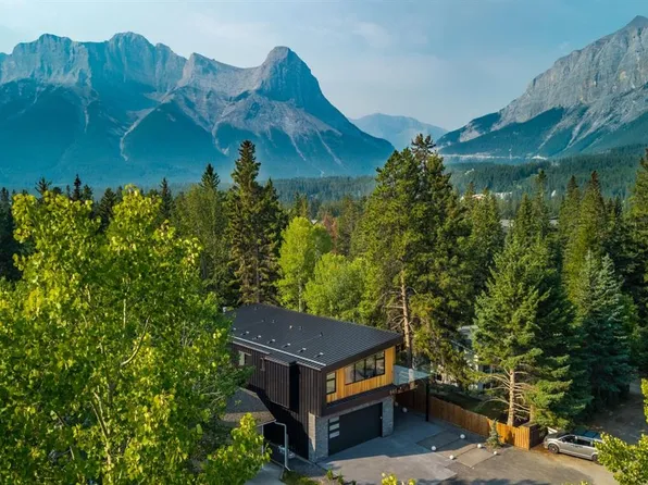 845 W 14th St, Canmore, AB T1W 1W7