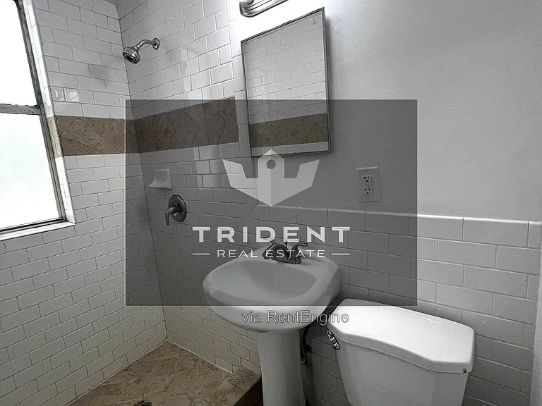 1030 Jefferson Ave #5 — Photo 11