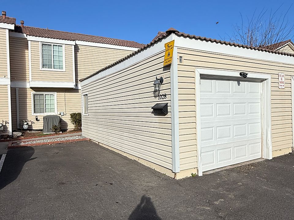 1st image of 1028 Bradley Sq