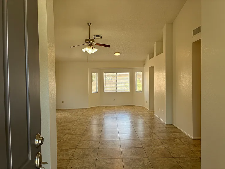 10820 W Wagon Wheel Dr — Photo 2