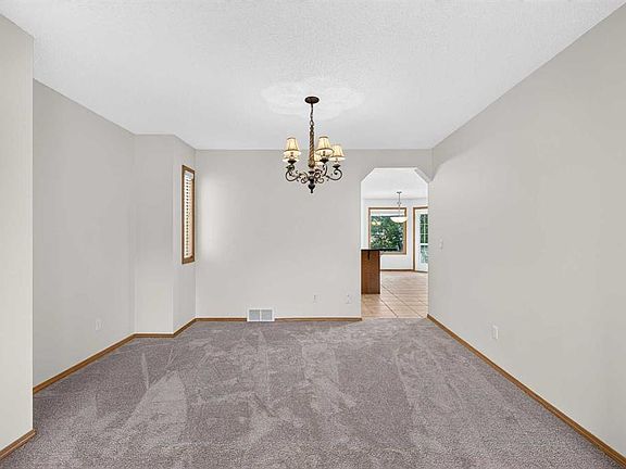 5th image of 307 SW Edgeridge Gdns NW