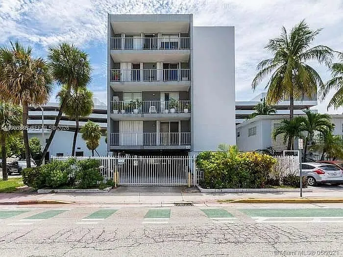 Building Photo - 1615 West Ave #502