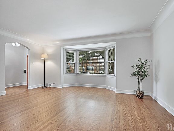 5th image of 3246 N Newcastle Ave