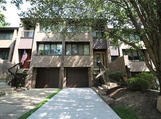 820 Fairways Dr, Oakmont, PA 15139