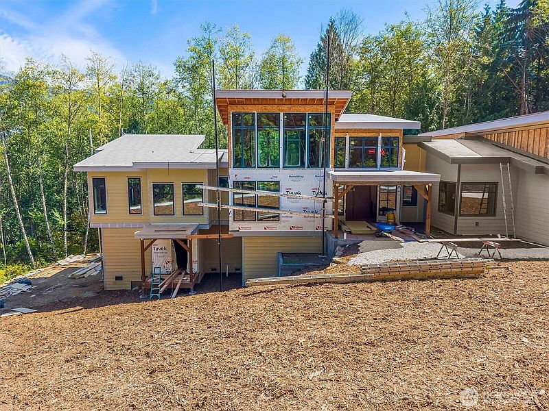 4th image of 586 Samish Springs