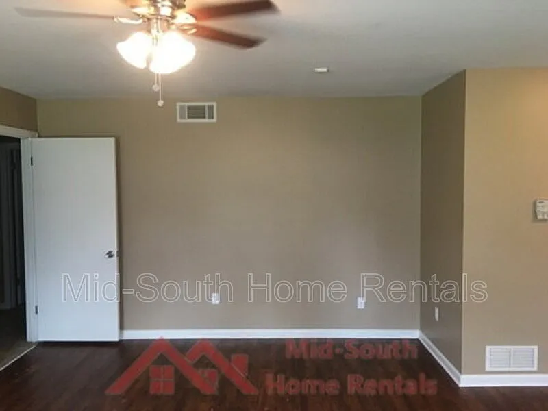 3 bed, 1.5 bath, 1394 sqft, $1,350 — Photo 3