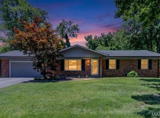 18 Twin Oaks Dr, Saint Charles, MO 63303