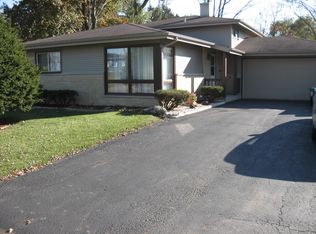 515 W Park Ave, Round Lake, IL 60073