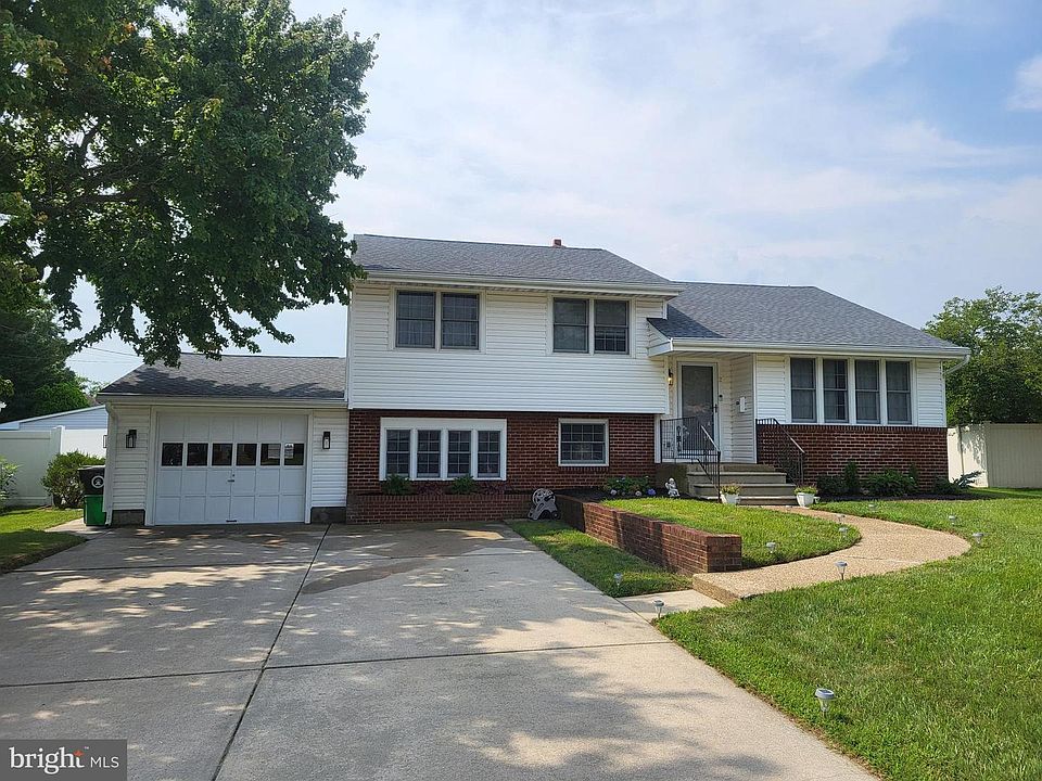 1st image of 2 Cedar Cir