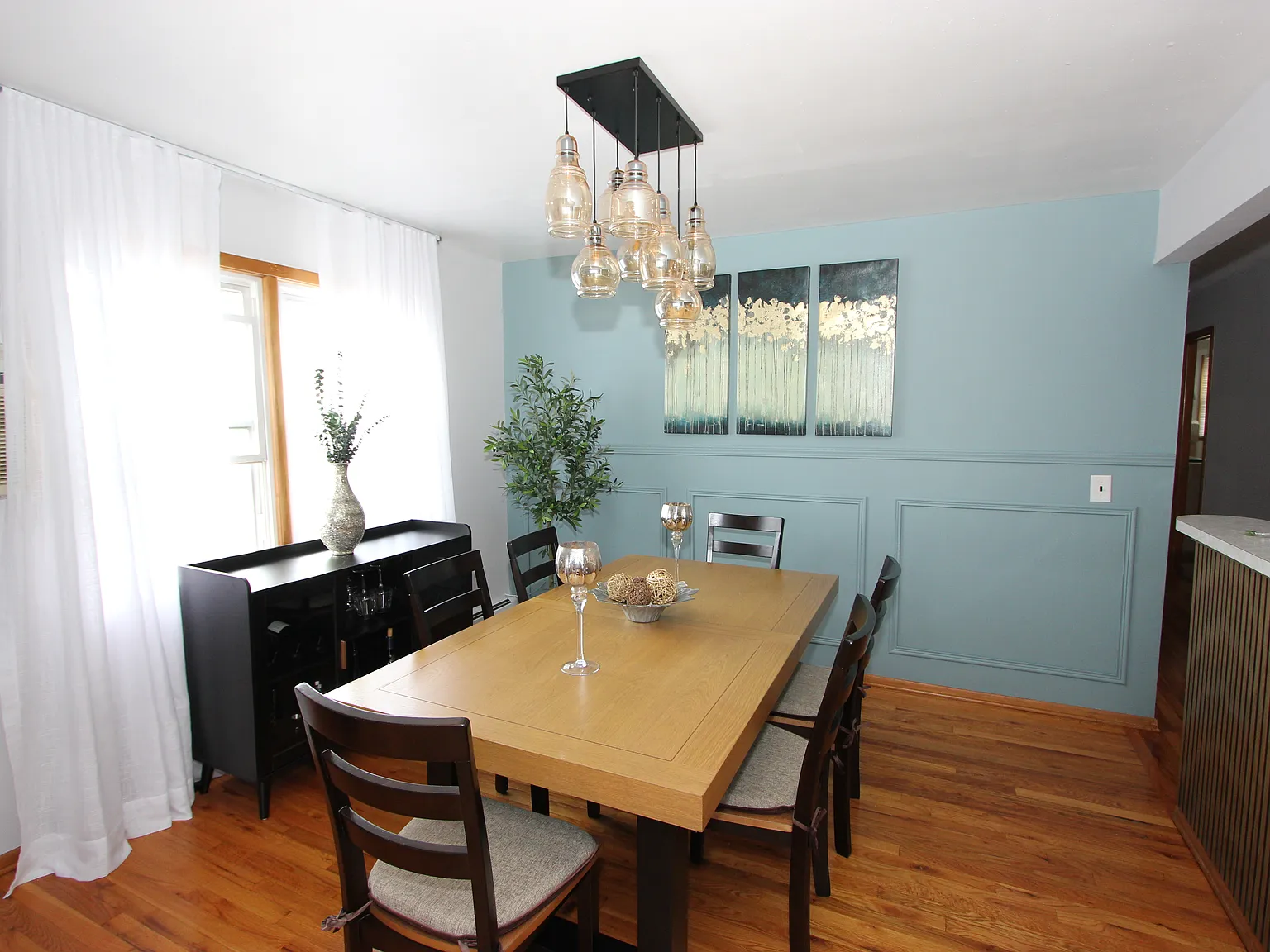 3 bed, 1.5 bath, $2,500 — Photo 4