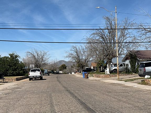 4th image of 326 W Essex Rd
