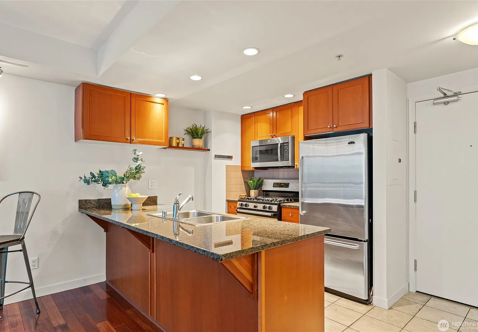 1 bed, 620 sqft, $2,400 — Photo 2