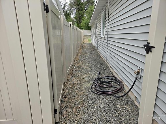 5th image of 546 S Bangor Way