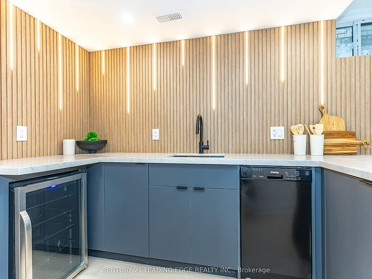 12 Marigold Ave — Photo 29