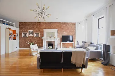 Rented by Street Realty Brokerage LLC