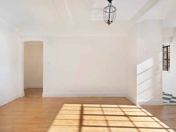 3rd image of 81 Irving Pl APT 5A