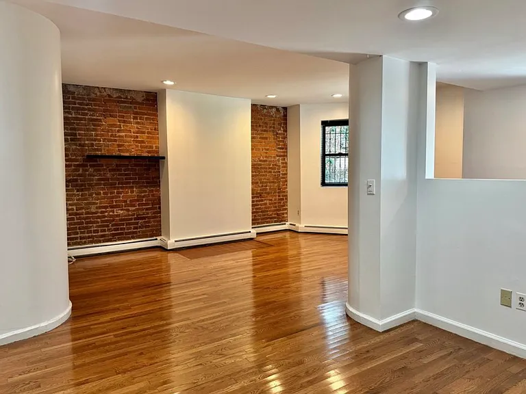 390 Riverway St #2 — Photo 9