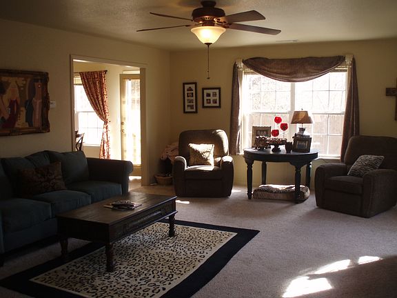 3rd image of 1628 N Evening Shade Dr