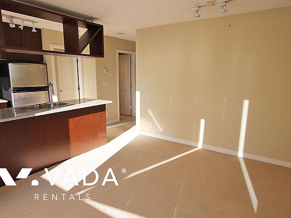 3rd image of 1001 Richards St #1806