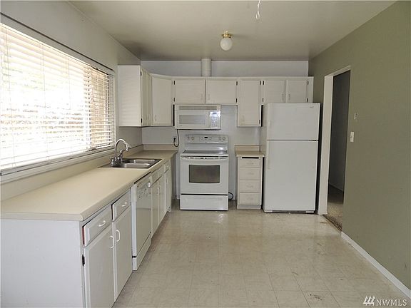 3rd image of 3612 S 293rd Pl