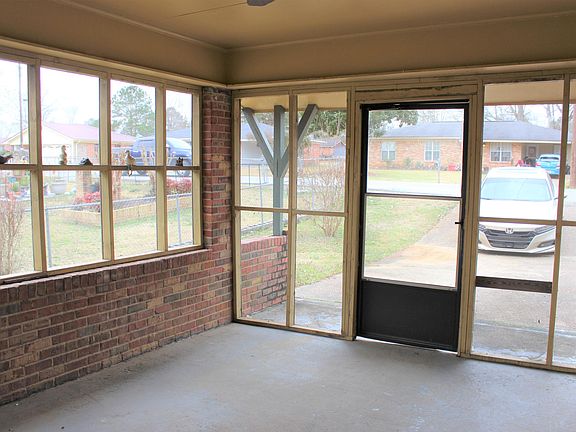4th image of 136 Sikes Ave