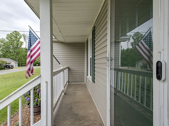 4th image of 552 Somerset Ln
