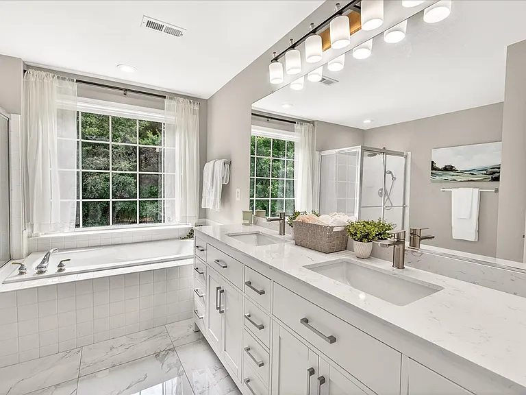 9938 Timberknoll Ln — Photo 32