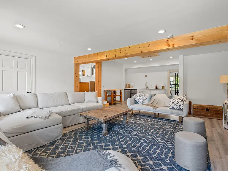 80 Soundview Dr — Photo 17