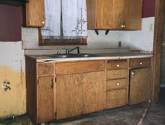 3rd image of 2494 Harvester Ave E