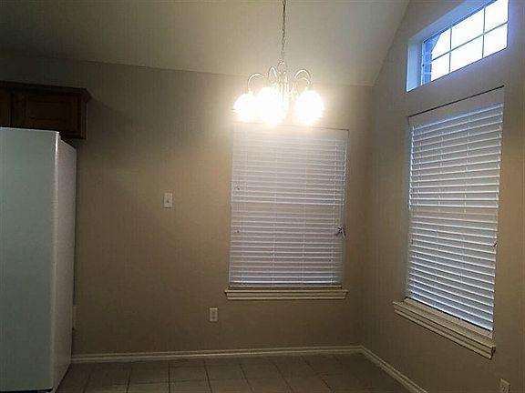 4th image of 336 Mesquite Hill Dr