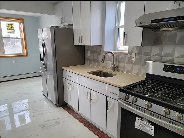 121 Bay 26th St — Photo 9