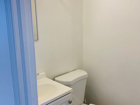2nd image of 4551 Oakmont St