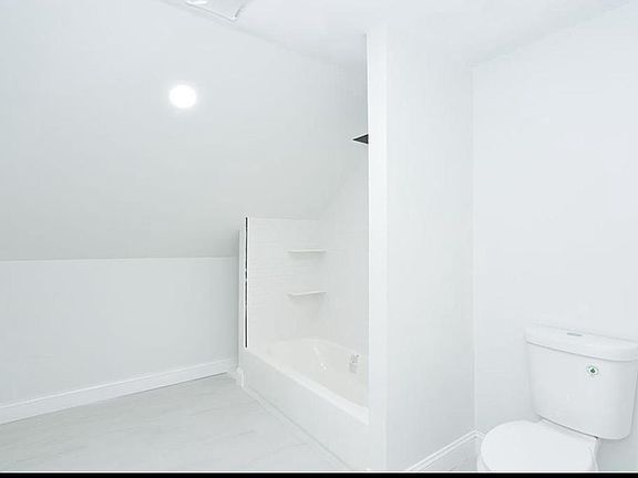 4th image of 135-137 Superior St #3