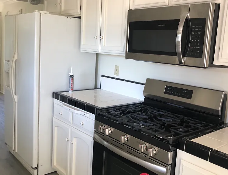 140 Helgren Ct — Photo 3