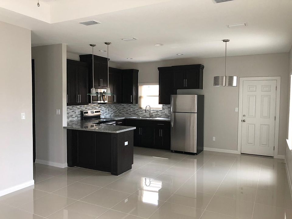 1st image of 900 E La Cantera Ave #1