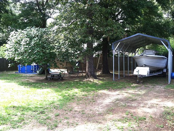 3rd image of 657 Deedra Ave