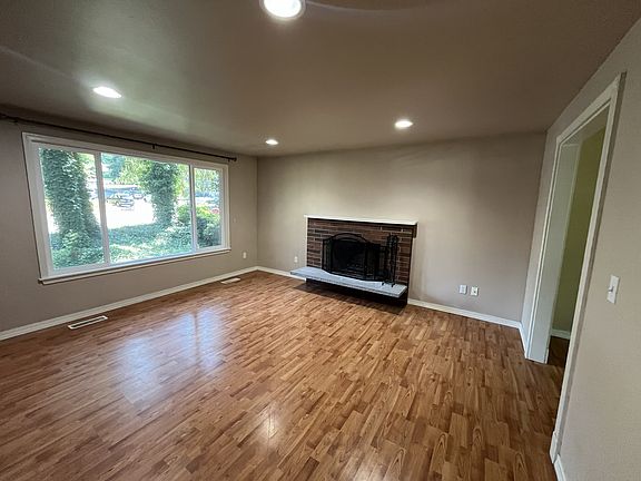 3rd image of 10415 168th Ave NE