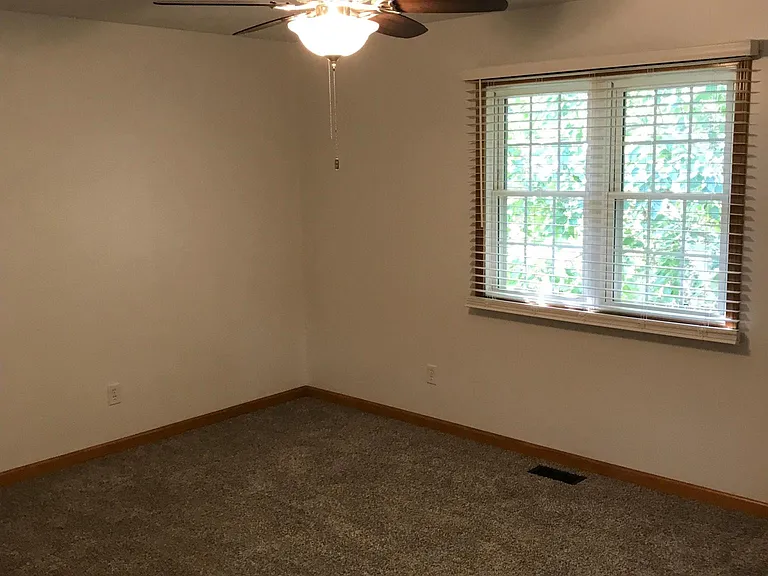 815 W Illinois Ave — Photo 11
