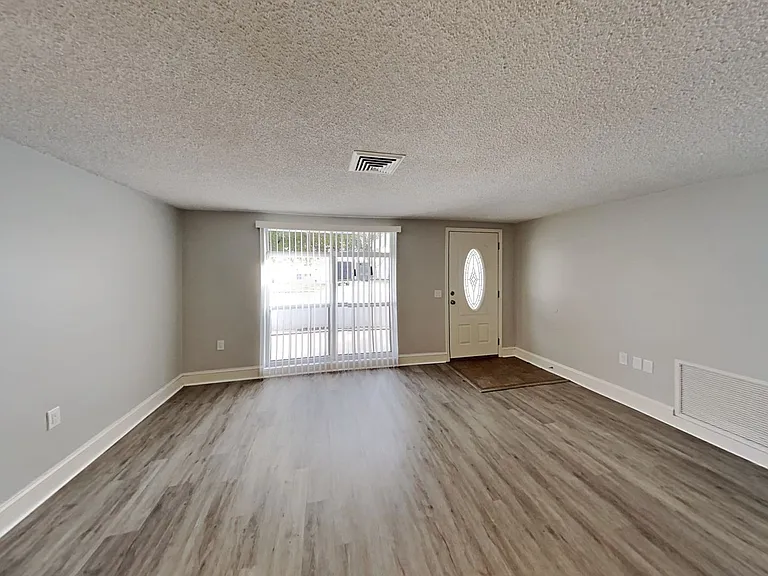 6831 Tierra Linda St — Photo 6
