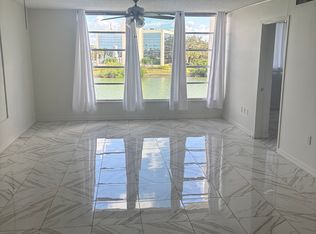 7425 Bay Island Dr S, South Pasadena, FL 33707