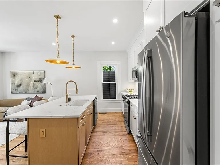 14 Harbor View St #1 — Photo 8
